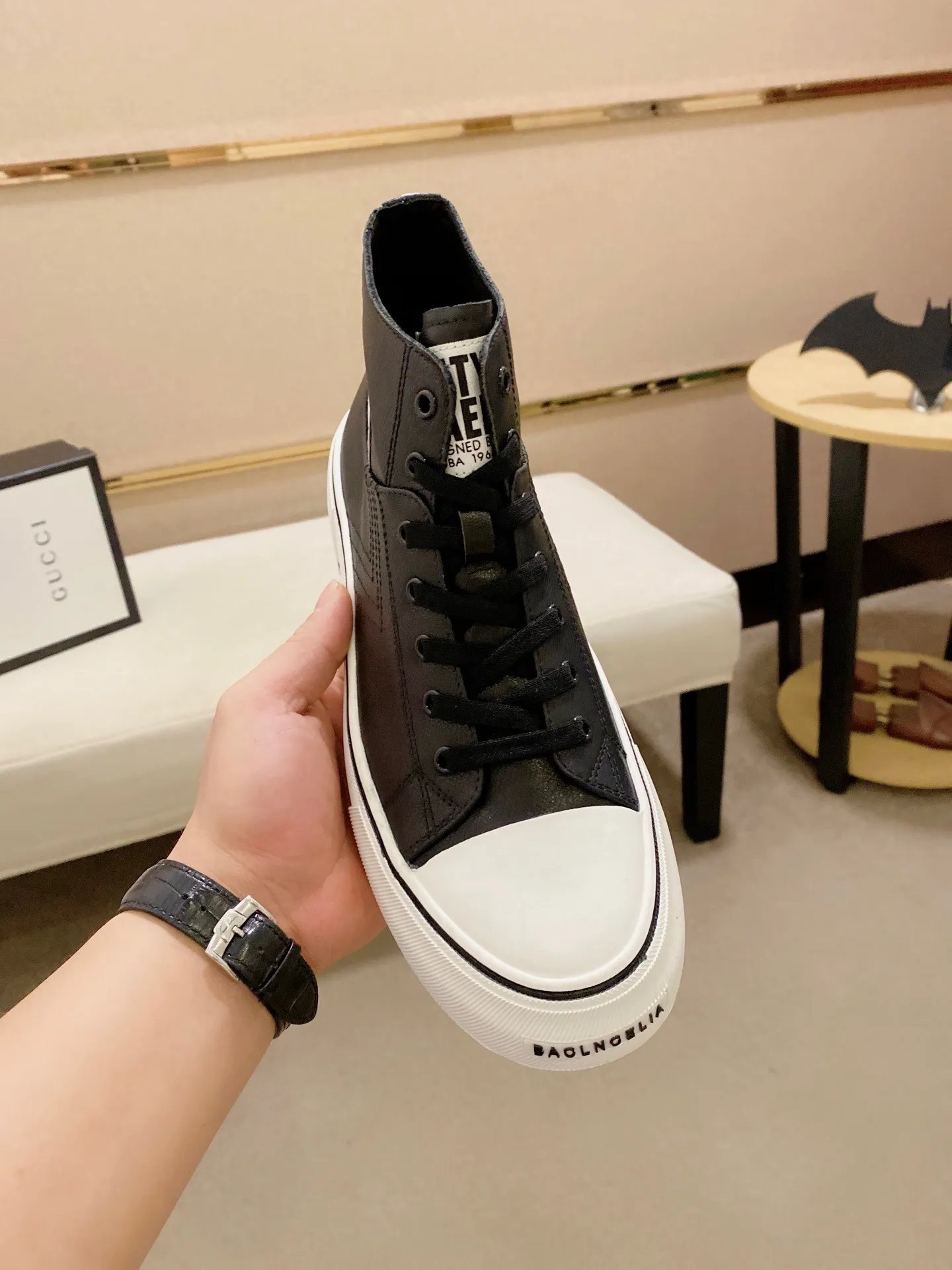 Men's clothing and shoes💰:480💰 (GUCCI) The latest model from the official website🎁🎁Casual and fashionable men's shoes👟, hot style💥The version is simple and elegant, exclusive for trendy men. Unique latest brand elements from the official website👑Original Gucci decoration, fashionable and generous, the fabric is original cowhide ✅Sheepskin lining, the official website specifies wear-resistant casual outsole, the classic model is taken in kind at the counter🎬38-44 (45 is custom-made and cannot be returned or exchanged)